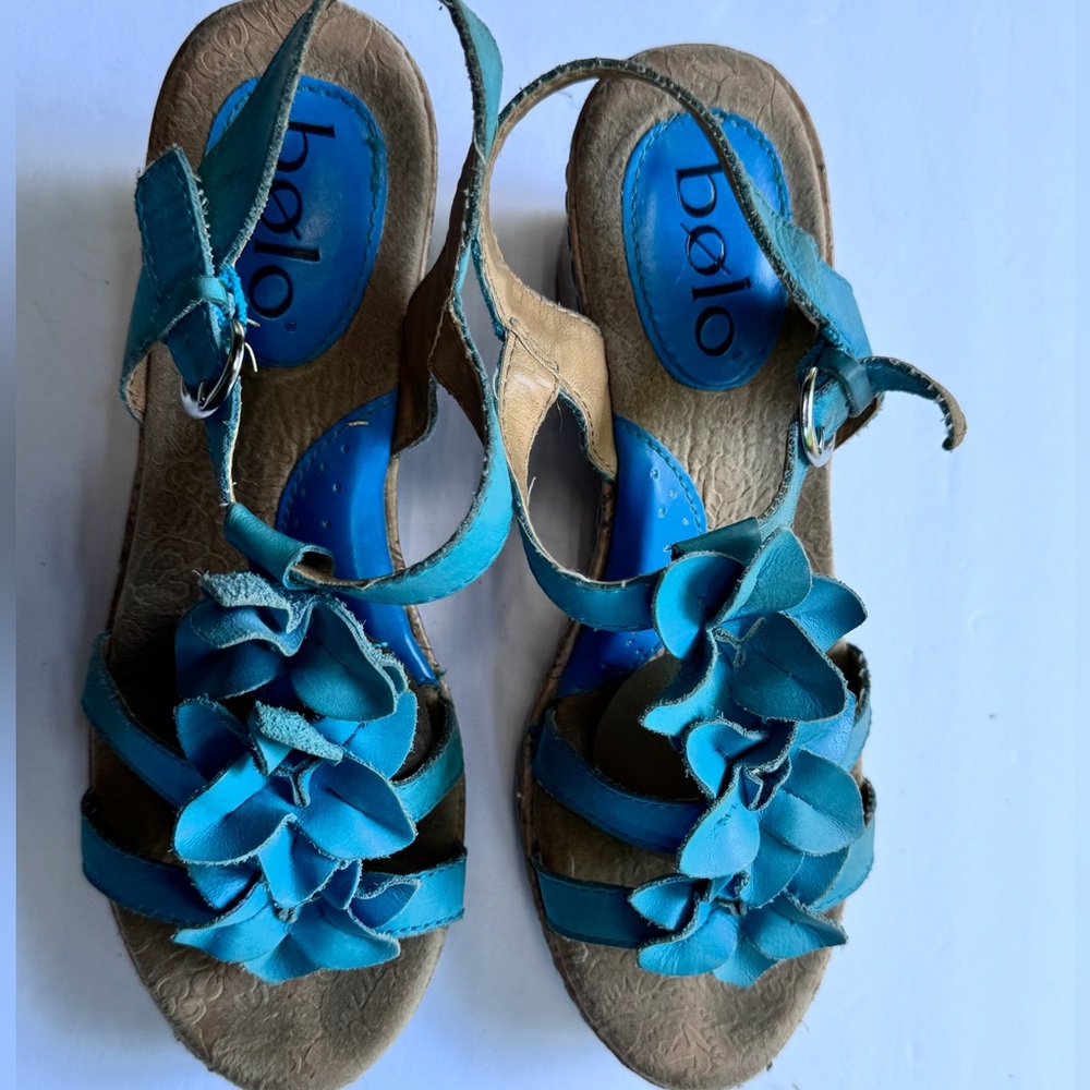 Bolo Womens size 6 Blue flowers Wedge sandals